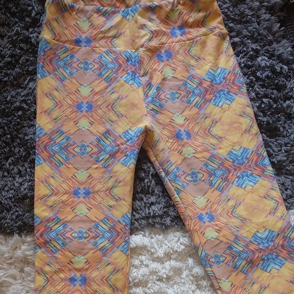 Gorgeous EUC  One Size LuLaRoe leggings
